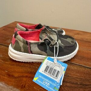 NWT Hey Dude Wendy Toddler Funk Camo Size 8
